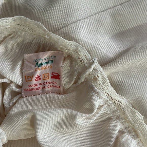 Vintage Eaton Vanity Fair Skip Skirt with Lace Trim - Picture 6 of 6